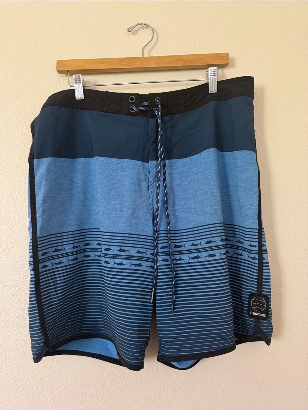 Fishworks Men's Two-Tone Blue Striped Board Shorts 36 - Picture 5 of 7